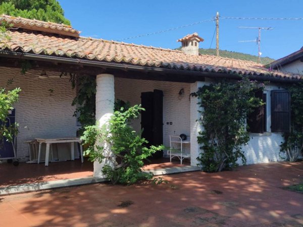 casa indipendente in vendita a Campo nell'Elba