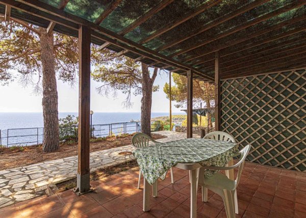 appartamento in vendita a Campo nell'Elba in zona Fetovaia