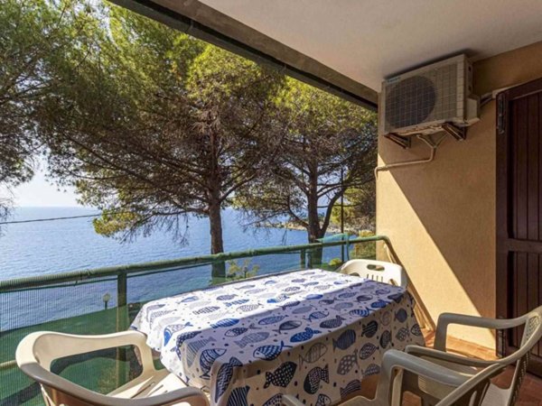 appartamento in vendita a Campo nell'Elba in zona Fetovaia