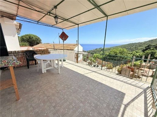 appartamento in vendita a Campo nell'Elba in zona Seccheto