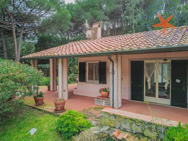 casa indipendente in vendita a Campo nell'Elba in zona Fetovaia