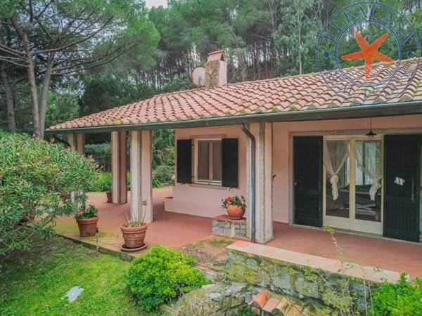 casa indipendente in vendita a Campo nell'Elba in zona Fetovaia