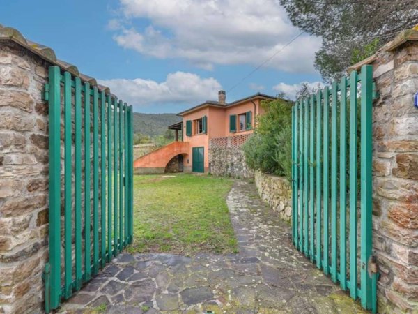 casa indipendente in vendita a Campo nell'Elba