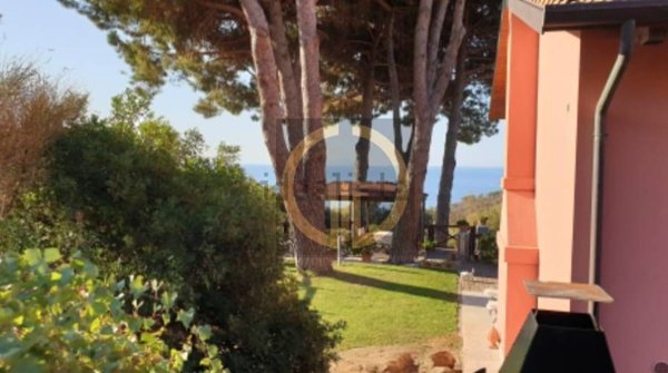 casa indipendente in vendita a Campo nell'Elba