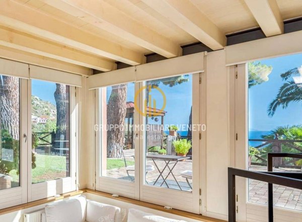 casa indipendente in vendita a Campo nell'Elba