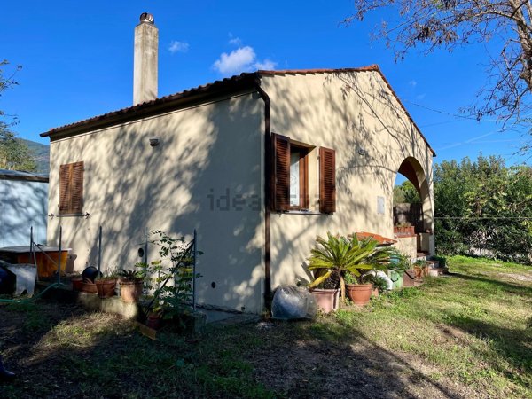 casa indipendente in vendita a Campo nell'Elba