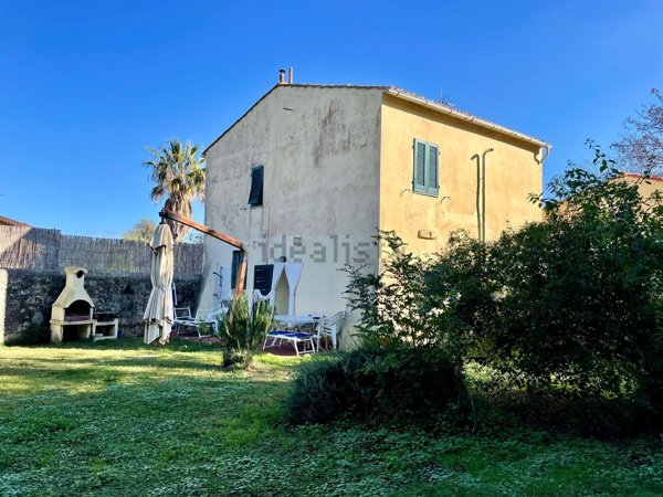 casa indipendente in vendita a Campo nell'Elba