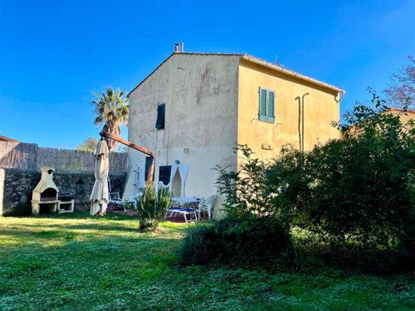 casa indipendente in vendita a Campo nell'Elba