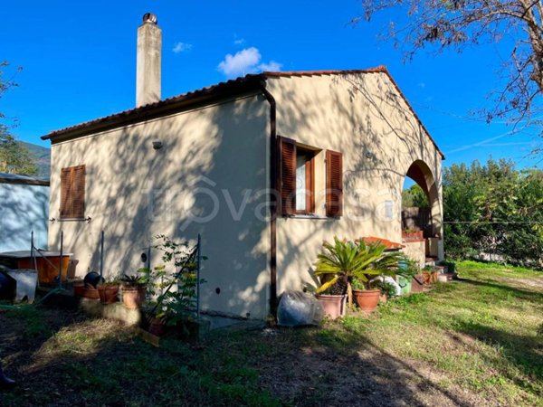 casa indipendente in vendita a Campo nell'Elba