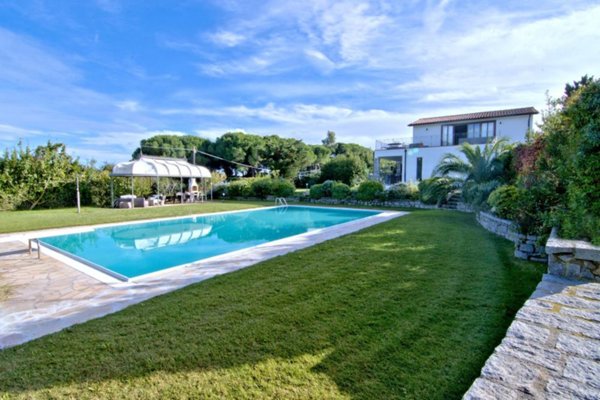 casa indipendente in vendita a Campo nell'Elba