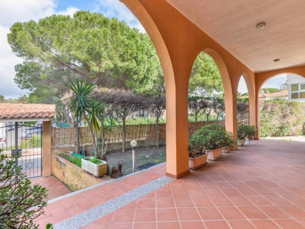 casa indipendente in vendita a Campo nell'Elba