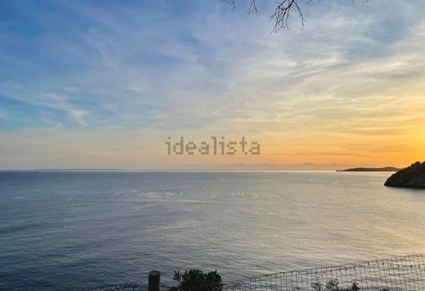 casa indipendente in vendita a Campo nell'Elba in zona Fetovaia