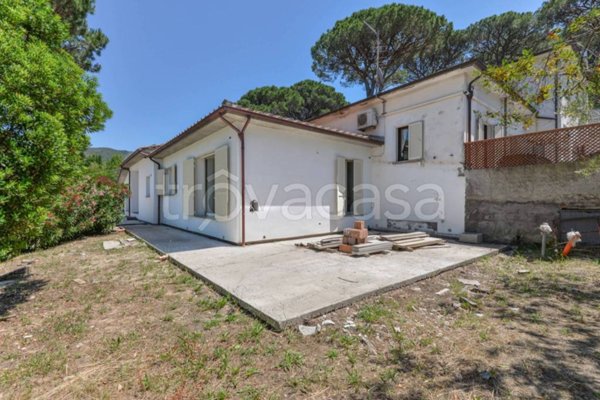casa indipendente in vendita a Campo nell'Elba