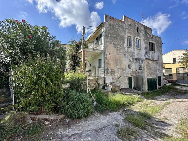 casa indipendente in vendita a Campo nell'Elba in zona Sant'Ilario