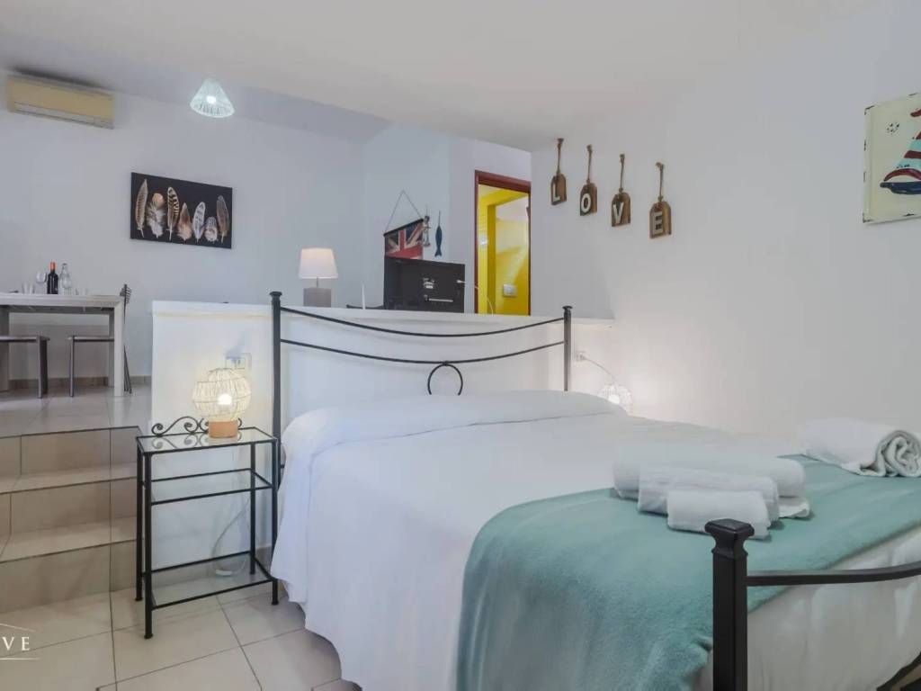 intera palazzina in vendita a Capoliveri in zona Lido
