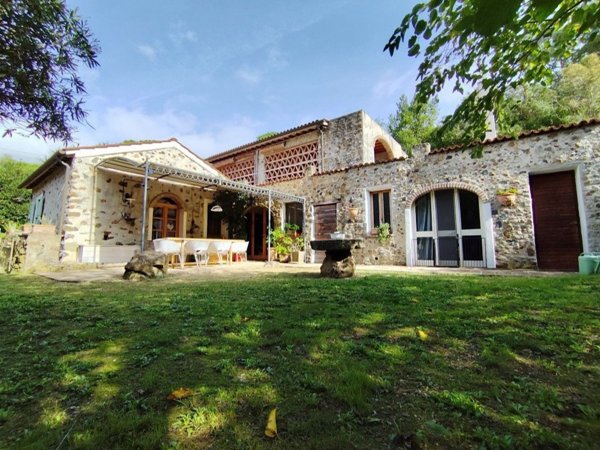 pentavano in vendita a Capoliveri in zona Lacona