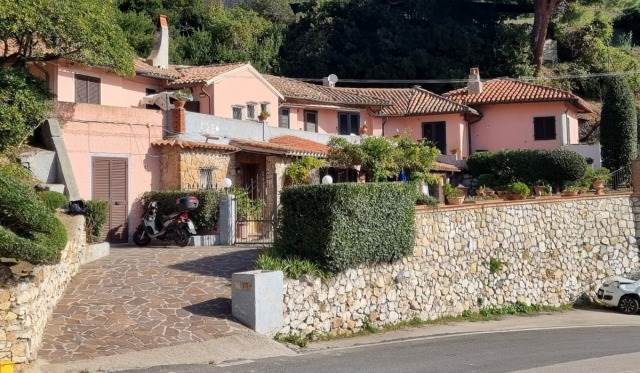 casa indipendente in vendita a Capoliveri