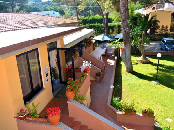 intera palazzina in vendita a Capoliveri in zona Naregno