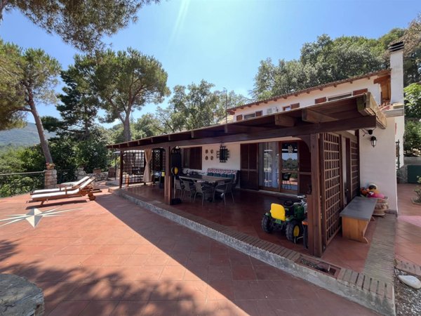 villa in vendita a Capoliveri in zona Naregno
