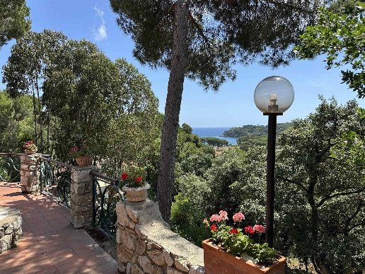 casa indipendente in vendita a Capoliveri in zona Naregno