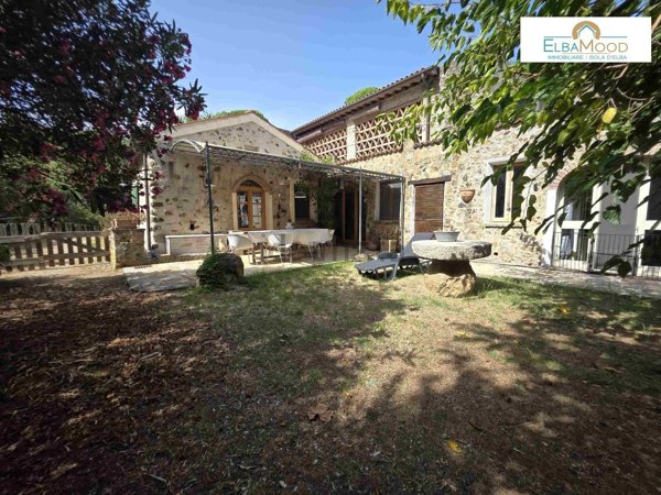 esavano in vendita a Capoliveri in zona Lacona