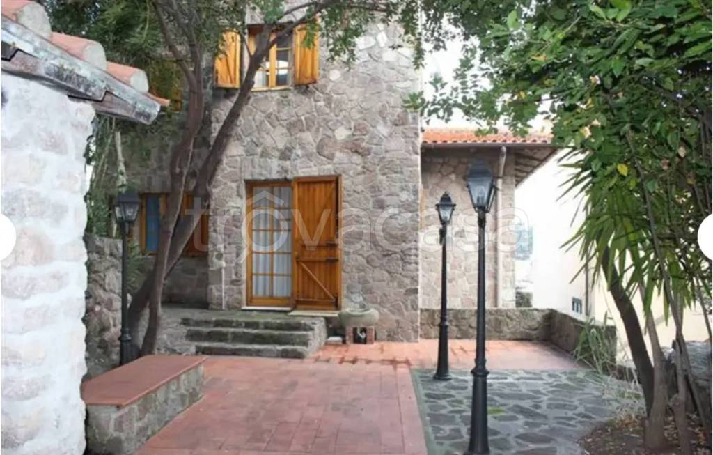 casa indipendente in vendita a Capraia Isola in zona Porto