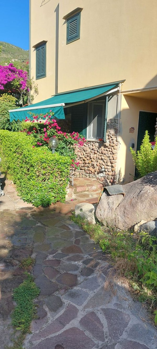 appartamento in vendita a Capraia Isola in zona Porto