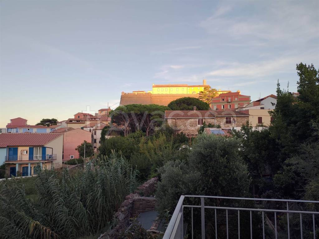 appartamento in vendita a Capraia Isola