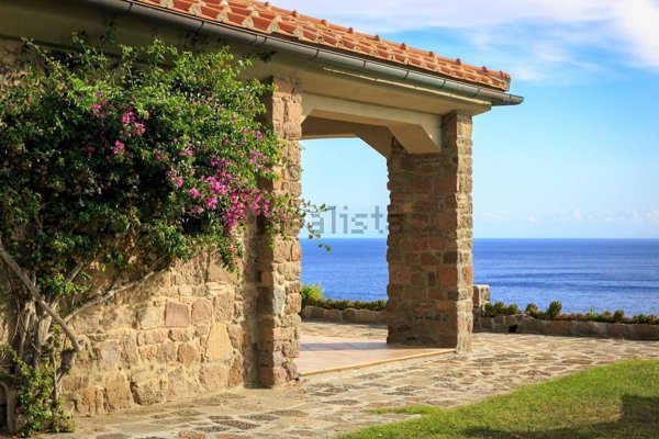 casa indipendente in vendita a Capraia Isola in zona Porto