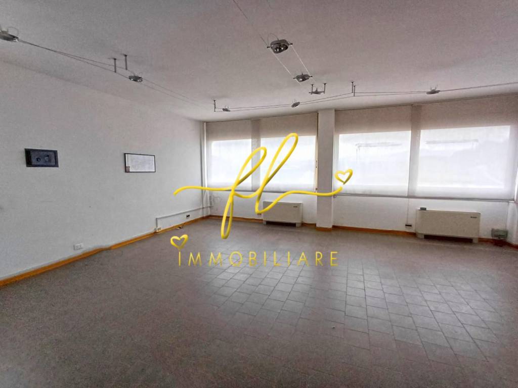 ufficio in vendita a Castagneto Carducci in zona Donoratico