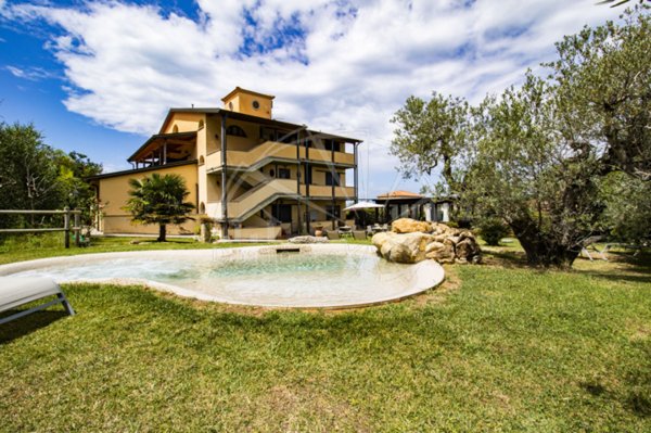 casa indipendente in vendita a Castagneto Carducci in zona Donoratico