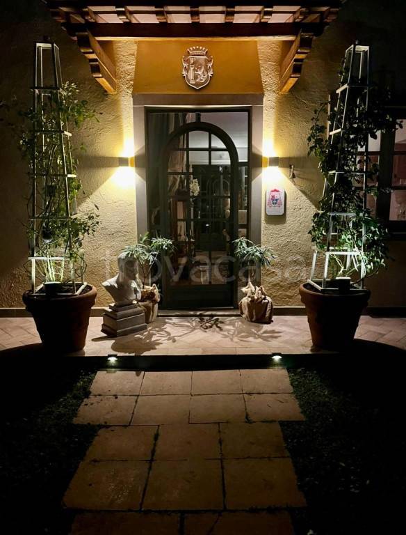 casa indipendente a Castagneto Carducci in zona Marina di Castagneto Carducci