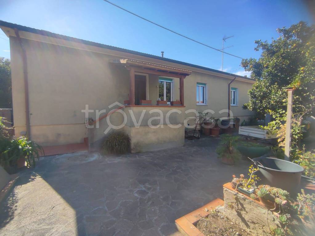 casa indipendente in vendita a Castagneto Carducci in zona Donoratico