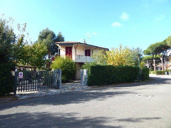 appartamento a Castagneto Carducci in zona Marina di Castagneto Carducci