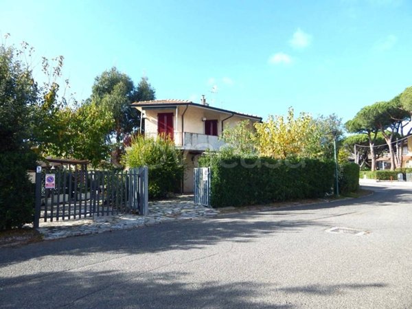 appartamento a Castagneto Carducci in zona Marina di Castagneto Carducci