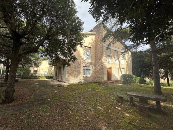 casa indipendente a Castagneto Carducci in zona Marina di Castagneto Carducci