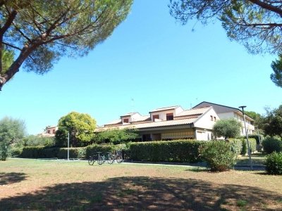 casa indipendente a Castagneto Carducci in zona Marina di Castagneto Carducci