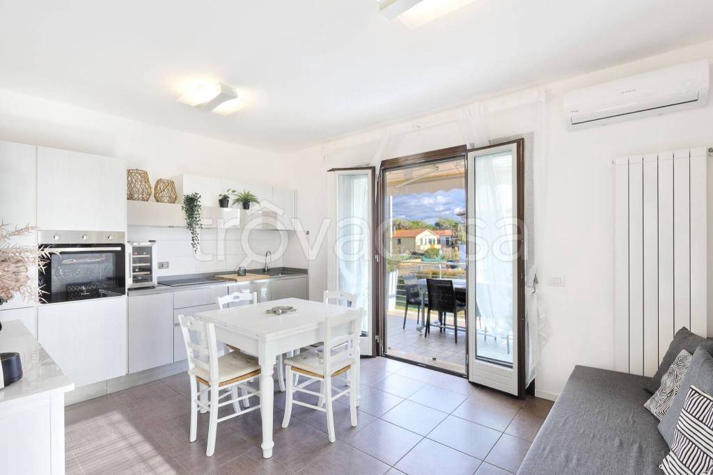 appartamento a Castagneto Carducci in zona Marina di Castagneto Carducci