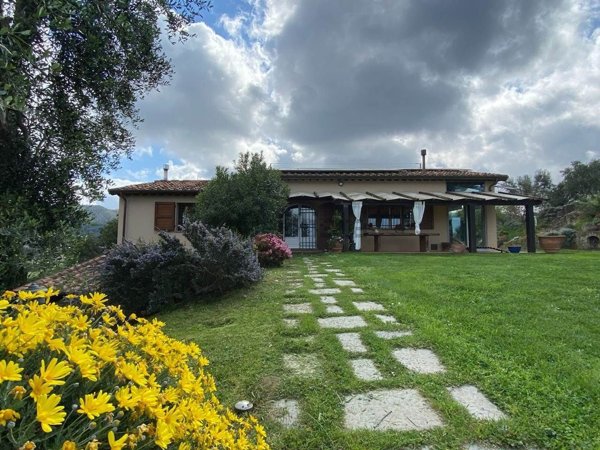 casa indipendente in vendita a Castagneto Carducci