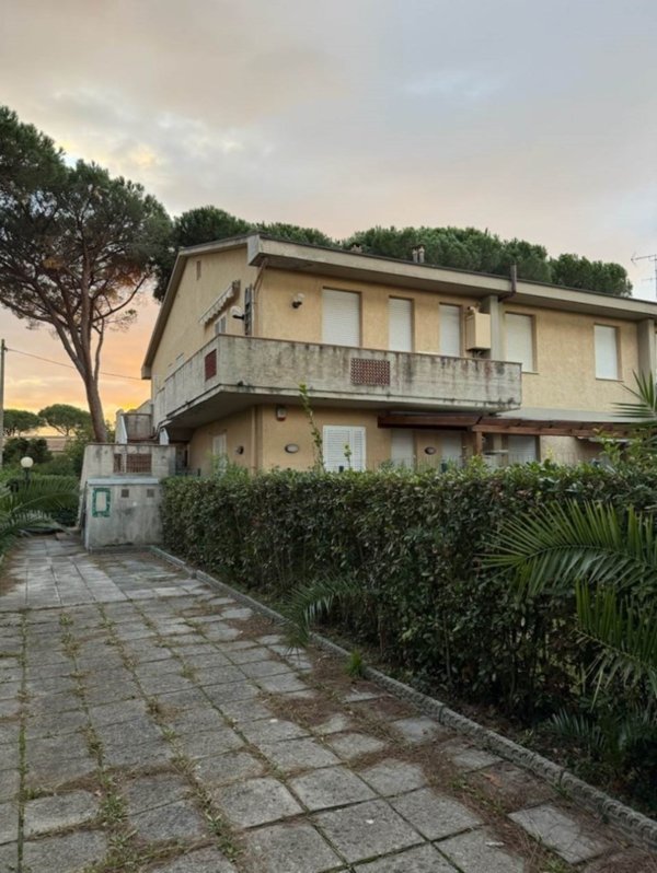 appartamento a Castagneto Carducci in zona Marina di Castagneto Carducci