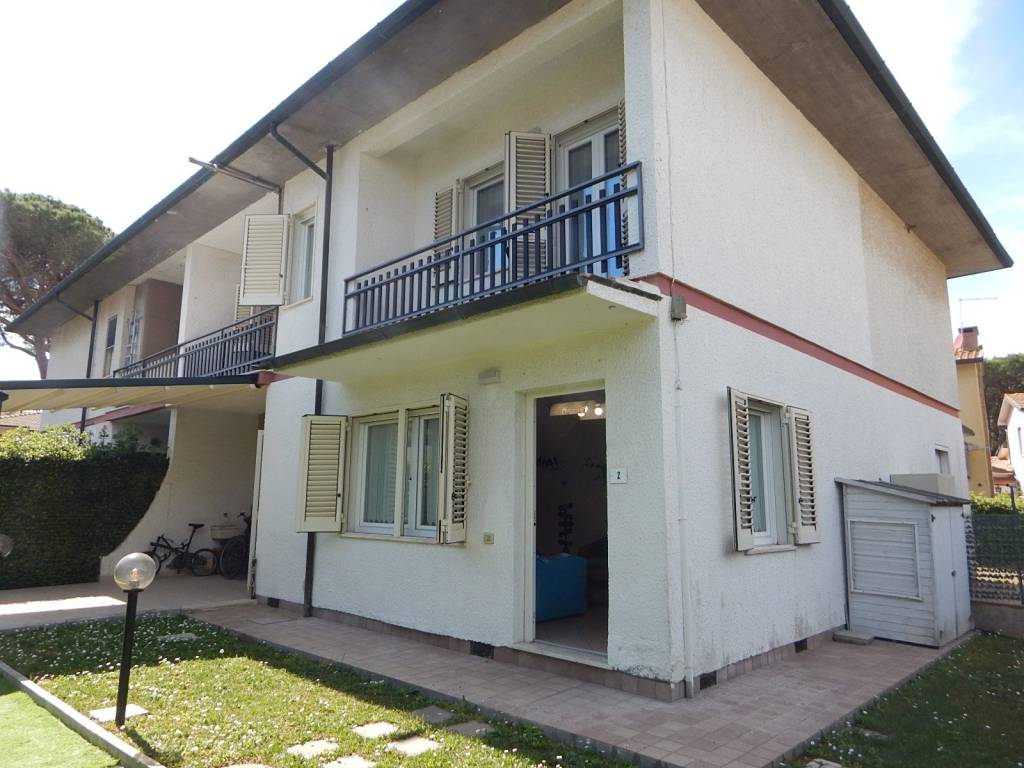 casa indipendente a Castagneto Carducci in zona Marina di Castagneto Carducci