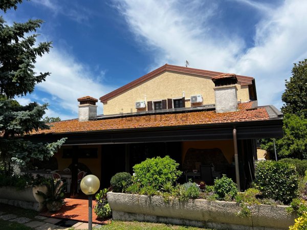 casa indipendente in vendita a Castagneto Carducci in zona Donoratico