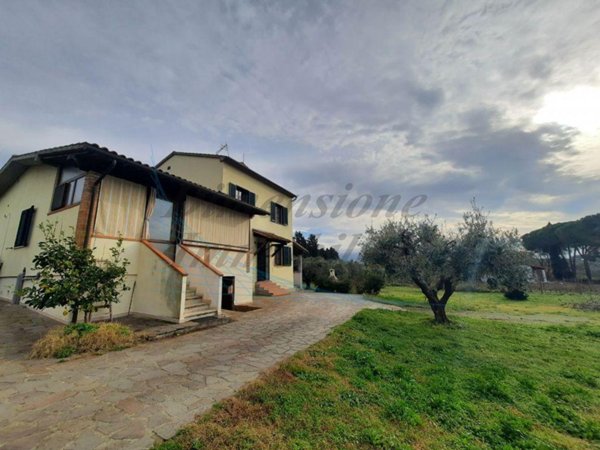 casa indipendente in vendita a Cecina