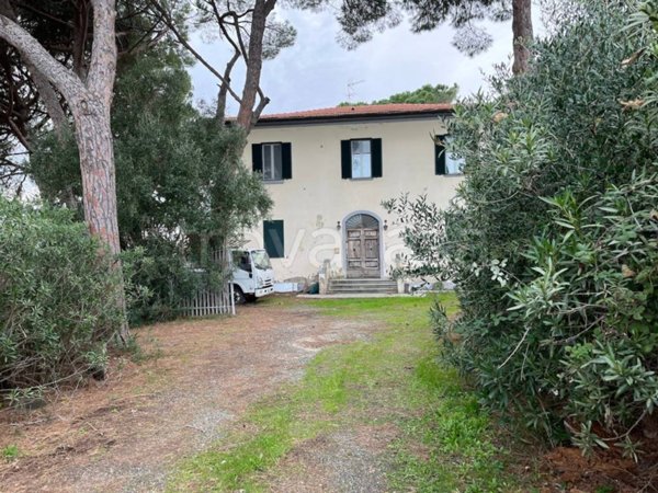 casa indipendente in vendita a Cecina