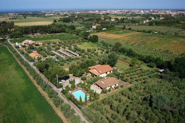 negozio in vendita a Cecina