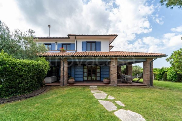 casa indipendente in vendita a Cecina