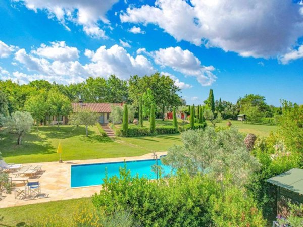 casa indipendente in vendita a Cecina