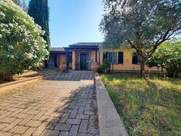 casa indipendente in vendita a Cecina