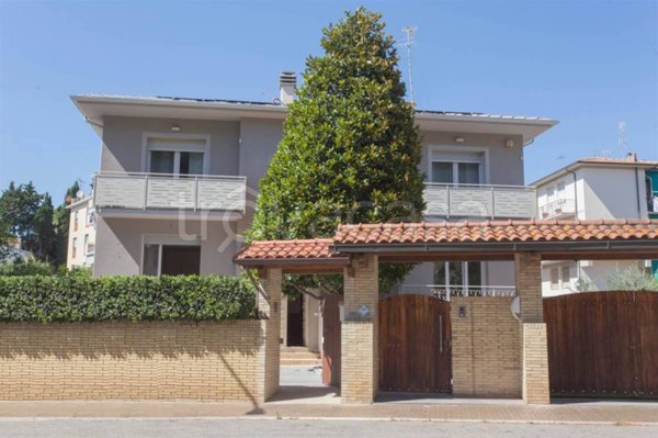 casa indipendente in vendita a Cecina