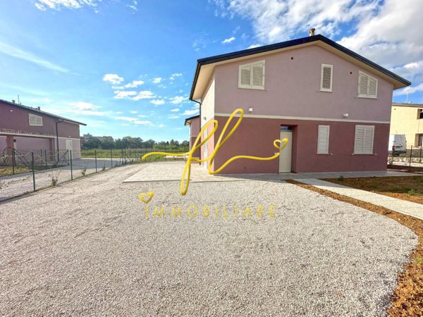 casa indipendente in vendita a Cecina